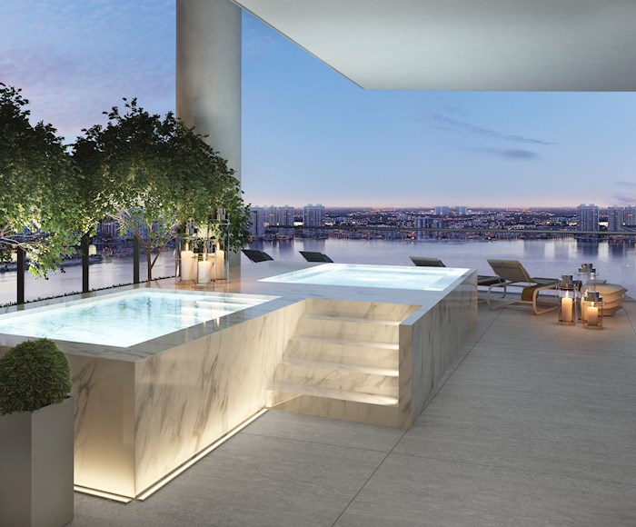 Bath in the skies in the Turnberry Ocean Club