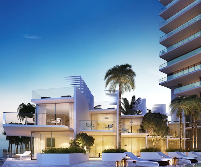 Palm trees at the Turnberry Ocean Club